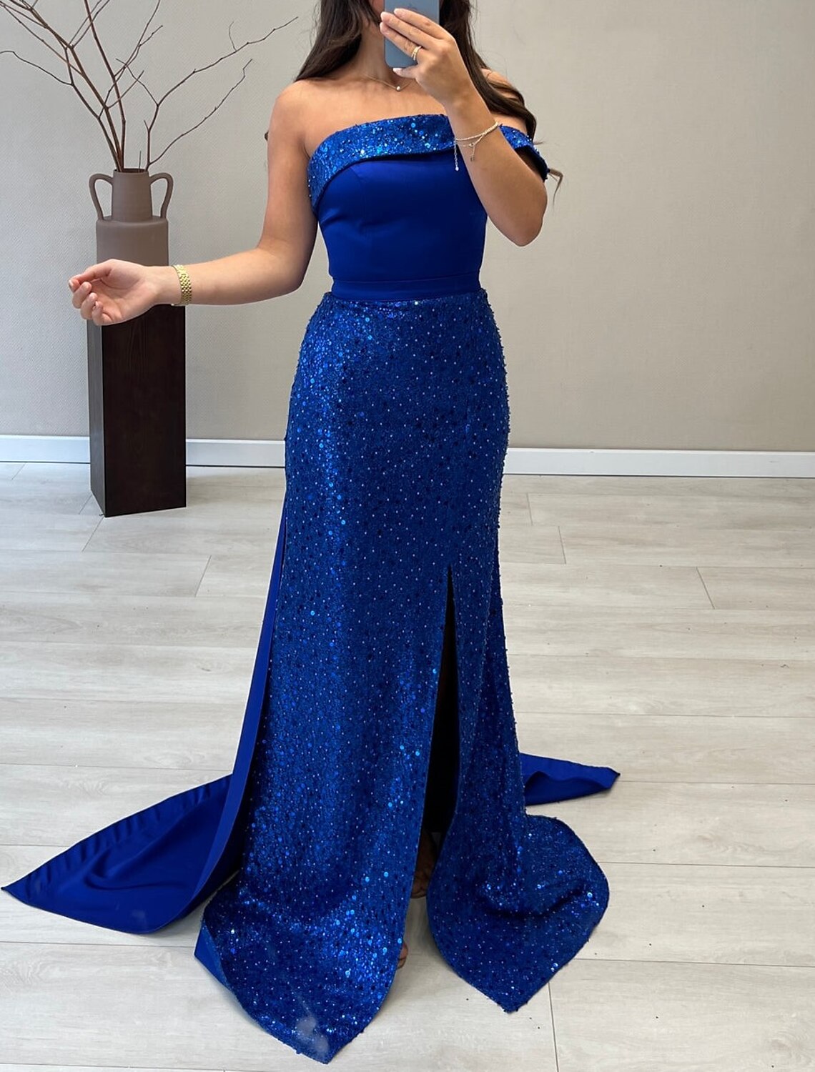 Vestido de noche de sirena/trompeta, negro, para boda, corte en cola, sin mangas, sin tirantes, de satén con perlas y lentejuelas.